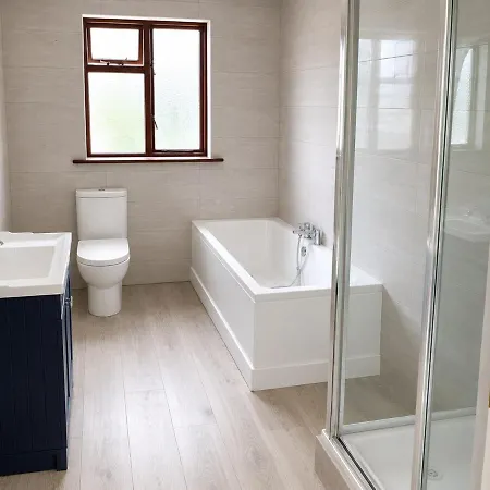 Modern In The Heart Of Room5 Shared *
